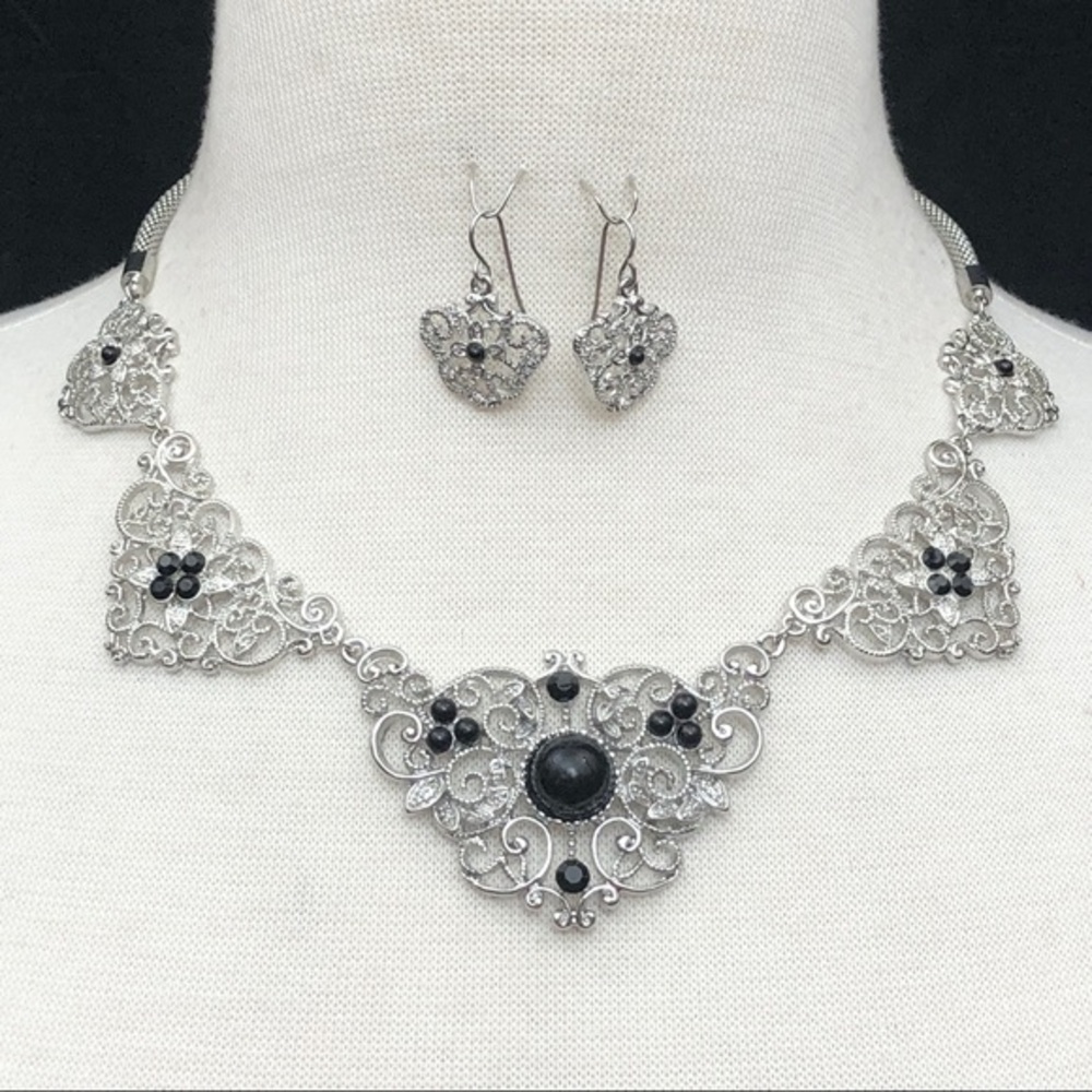 Black Dot Pearl Filigree Lace Look Metal Unique Silver Necklace Earrings Set